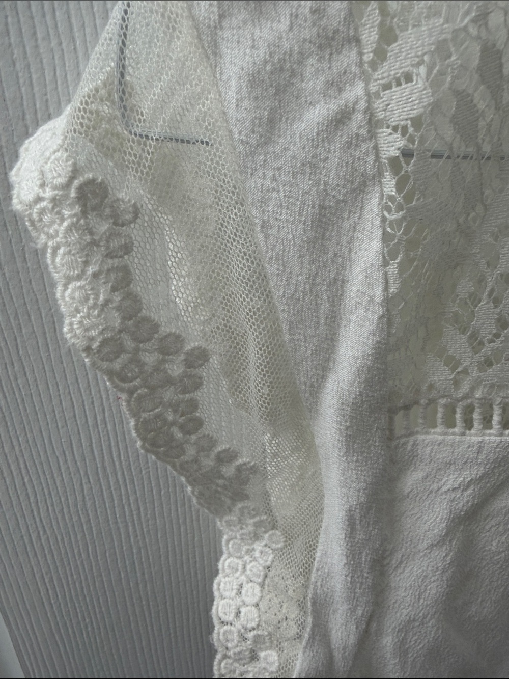 Daniel Rainn Ivory Lace Pintuck Peasant Blouse - Picture 5 of 6